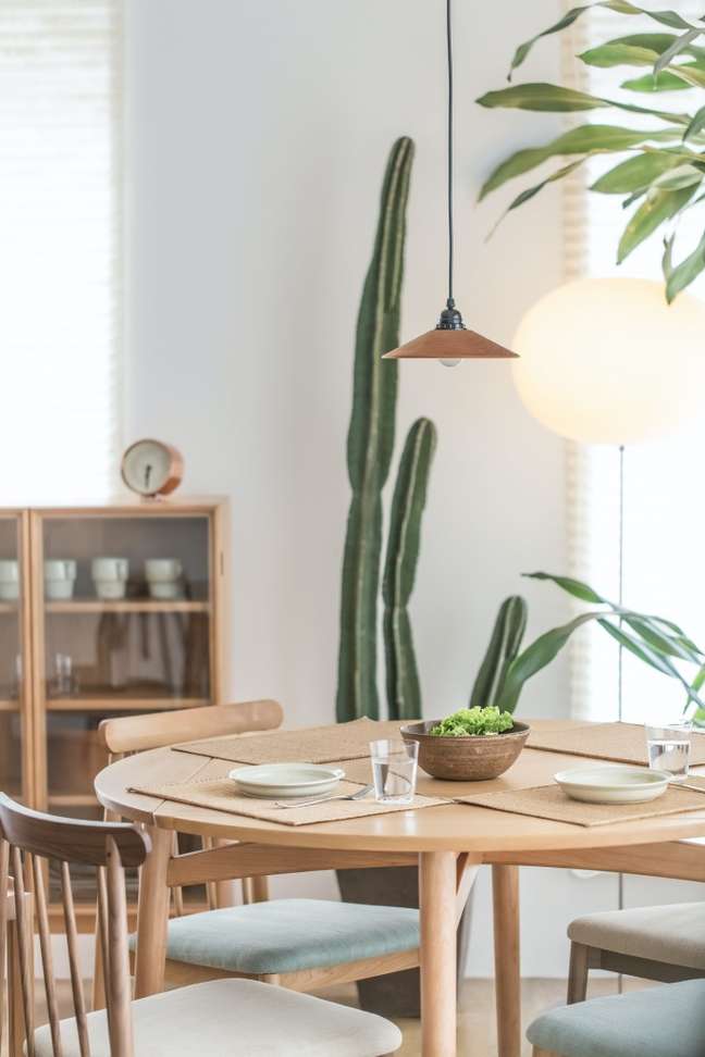 round wooden table round wooden table