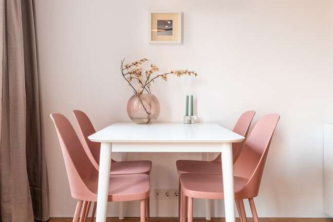 Square, round or rectangular?  What is the ideal shape for a dining table?