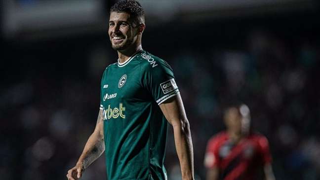 Vasco signs the signature of Pedro Raul