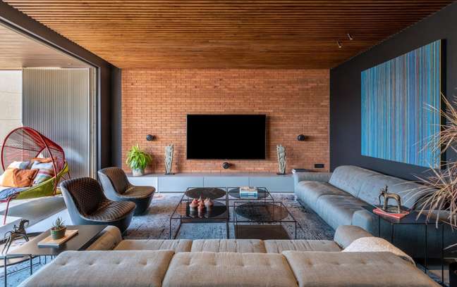 Bricks: 36 inspirations for environments with cladding