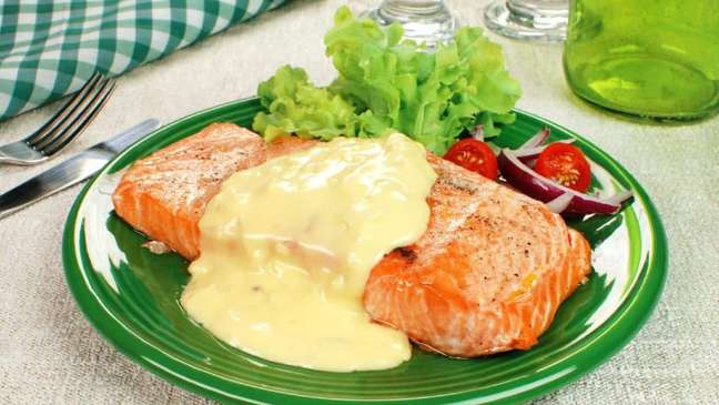 Salmon with mango sauce – Photo: Guia da Cozinha Salmon with mango sauce – Photo: Guia da Cozinha