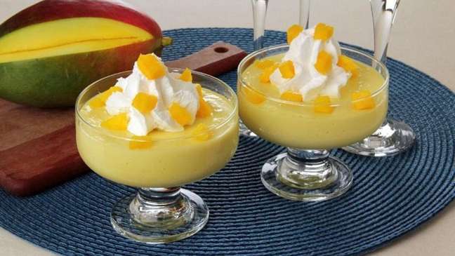 Mango mousse with whipped cream – Photo: Guia da Cozinha