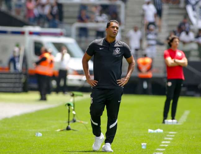 Perto de reapresentação, Corinthians terá primeiros trabalhos de Fernando Lázaro sem reforços e com incógnitas