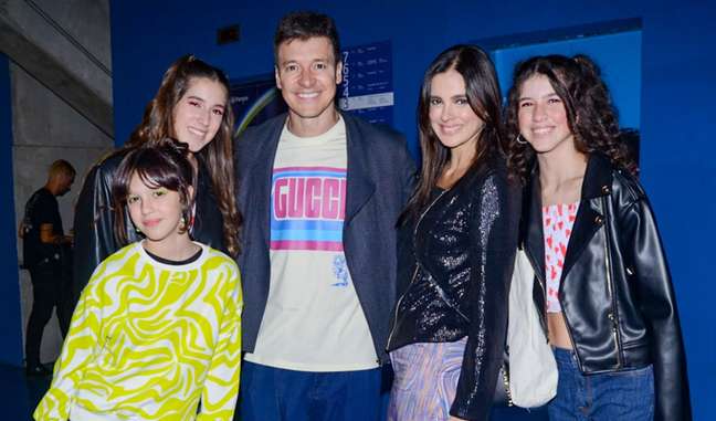 Father’s face?  Rodrigo Faro’s daughters attract attention due to their resemblance to the presenter in the photos.  Appearance!
