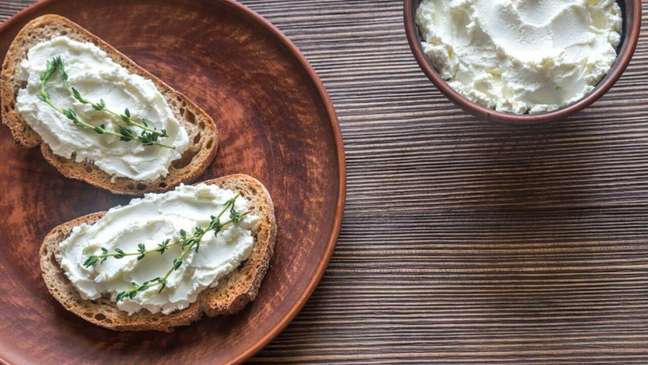 Easy and delicious: how about this pepper pate with ricotta cheese?