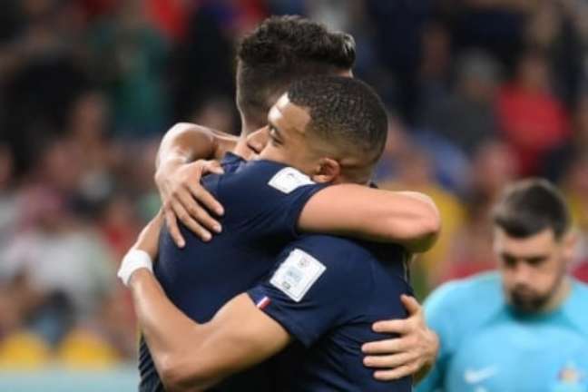 Juntos, Giroud e Mbappé marcaram nove dos 11 gols da França nesta Copa (Foto: Franck Fife/AFP)