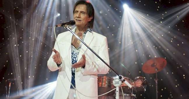 Artists talk about the thrill of singing with Roberto Carlos in particular
