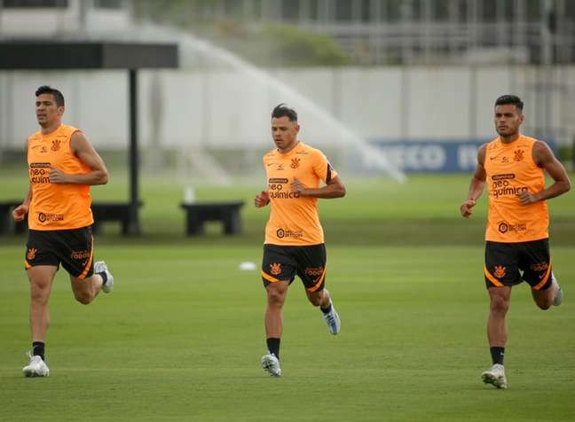 Com mais exames médicos e treino em dois períodos, Corinthians encerra segundo dia de pré-temporada