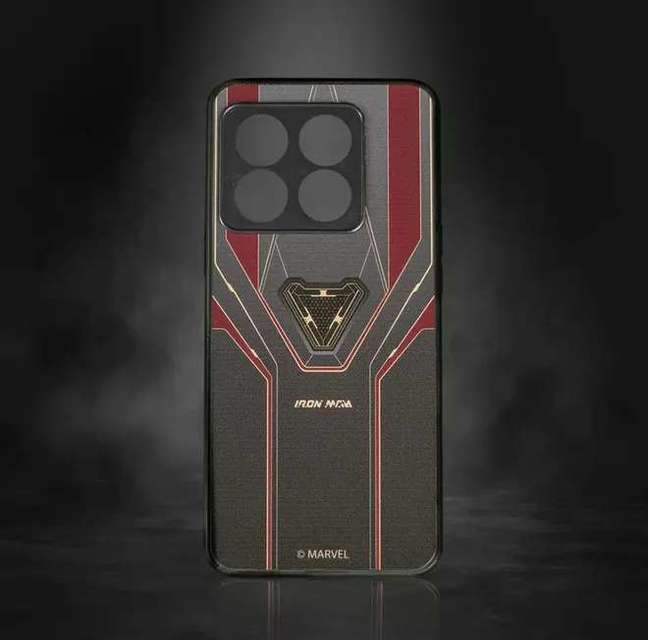 The Iron Man-inspired protective cover has gold and red details (Image: Playback / OnePlus) The Iron Man-inspired protective cover has gold and red details (Image: Playback / OnePlus)
