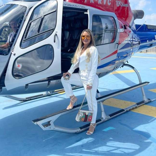 Deolane has no qualms about showing off her daily luxuries