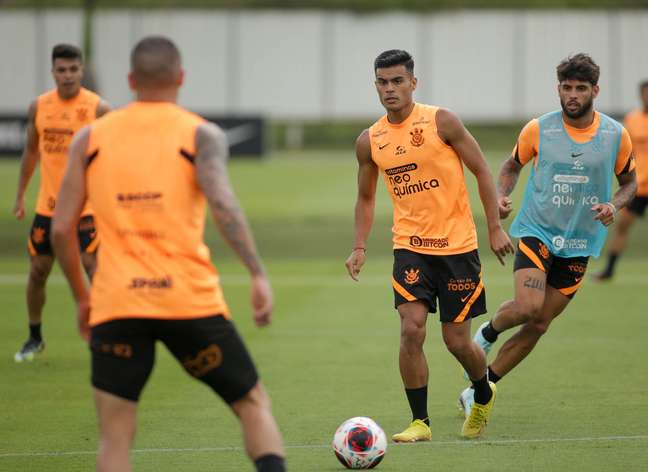 Corinthians faz trabalho de organização ofensiva em terceiro dia de treinos após a reapresentação