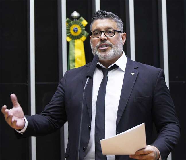 Alexandre Frota owes the bank, delegate, student, judge and Chico Buarque