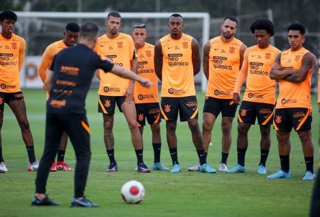 No Corinthians, saída de Vítor Pereira gera misto entre alívios e saudades
