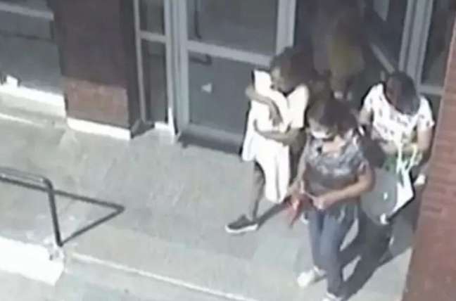 Donna enters the hospital dressed as a nurse and steals the baby in Argentina
