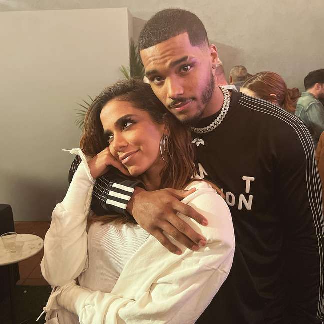 The ‘Grey’s Anatomy’ actor shares photos of his hugs with Anitta