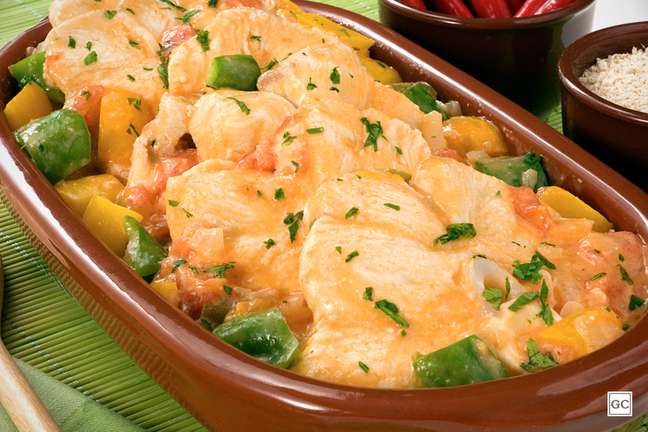 Dogfish moqueca with peppers – Photo: Guia da Cozinha Dogfish moqueca with peppers – Photo: Guia da Cozinha