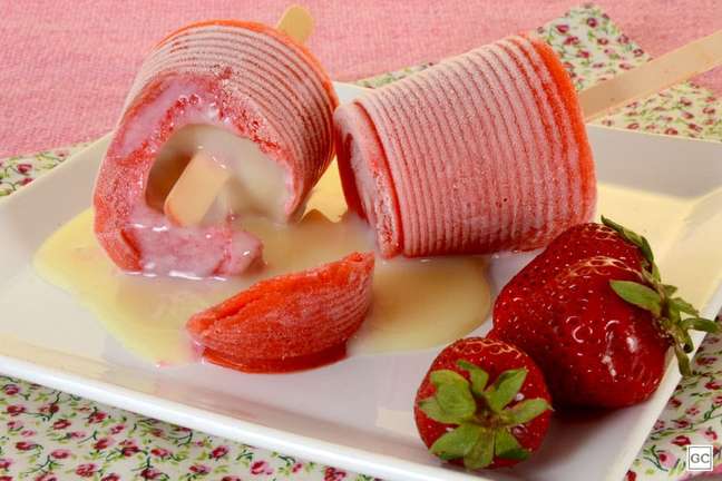Strawberry scoop with condensed milk – Photo: Guia da Cozinha