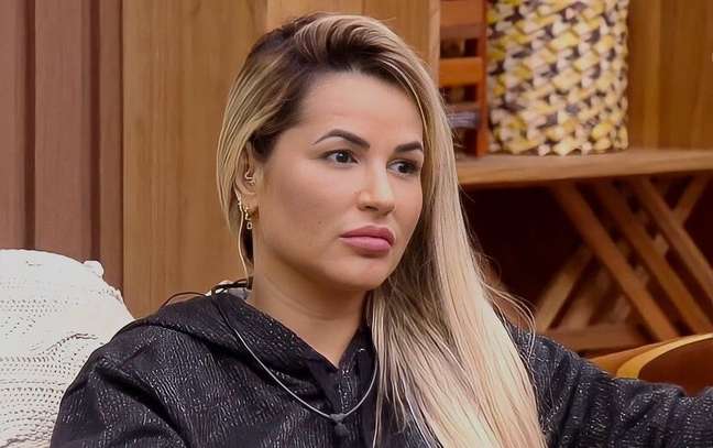 Deolane criticized after giving bundle of money to secret friend: ‘Luckily cancelled’