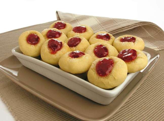 Donuts with cream and guava