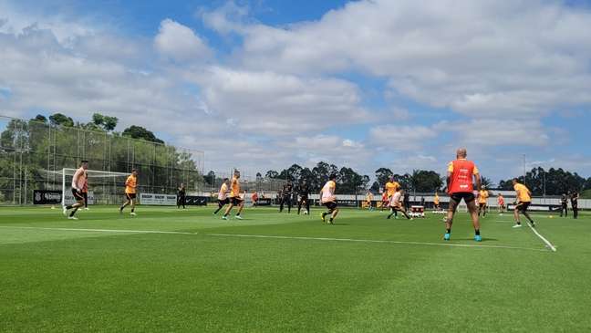 Corinthians encerra primeira semana de treinos com atividades táticas
