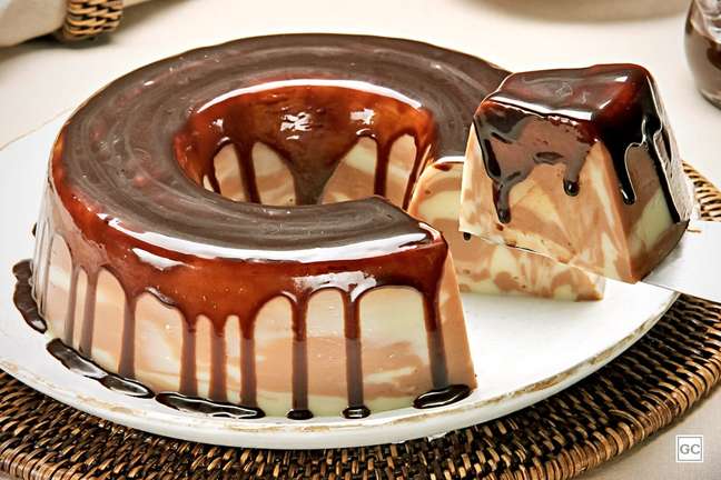 Chocolate mixed pudding – Photo: Guia da Cozinha Chocolate mixed pudding – Photo: Guia da Cozinha