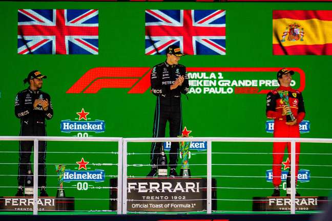 Retrospective 2022: Mercedes collides with unpredictable W13 and bitter supporting role