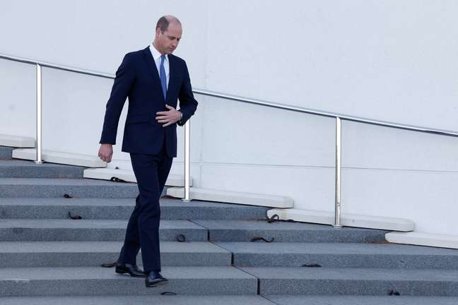 Without Kate, William attends his ex-girlfriend’s wedding