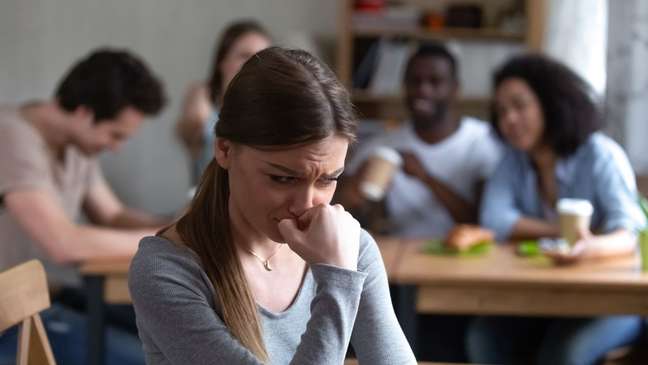Is it hard to make friends?  Here are 4 tips for socialising