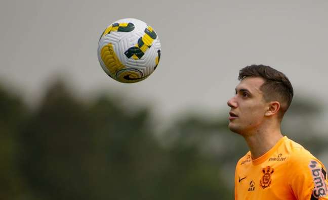 Vasco apresenta proposta por lateral-esquerdo do Corinthians