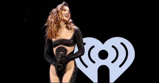 Anitta is criticized in the United States after sensualizing in a show