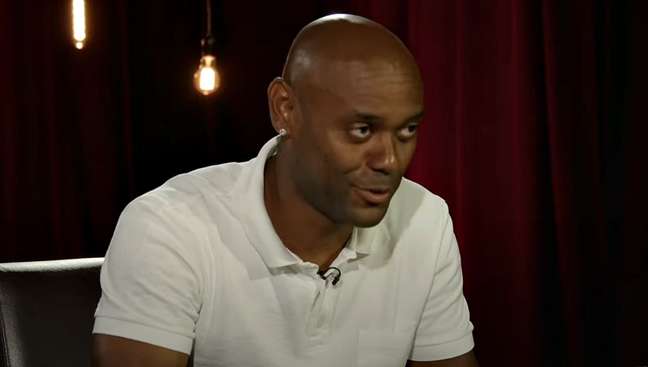 Vagner Love elogia a Fiel e diz que torcida do Flamengo é boa 