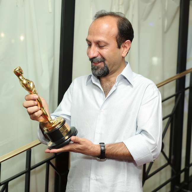 The Oscar-winning director protests the arrest of the actress for her films in Iran