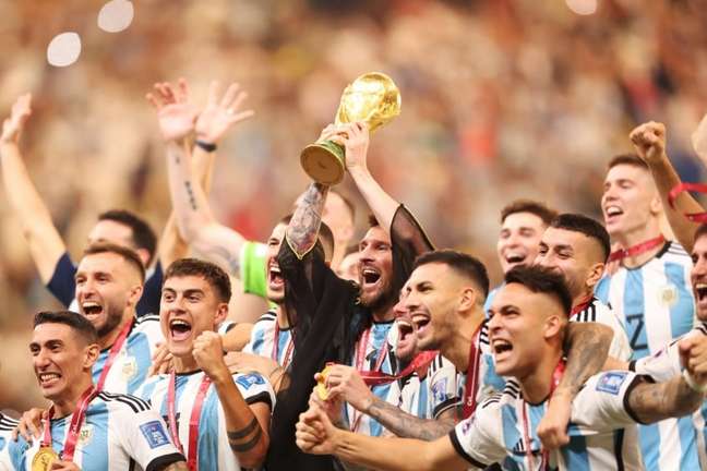 At home!  The plane with the Argentine national team lands in Buenos Aires