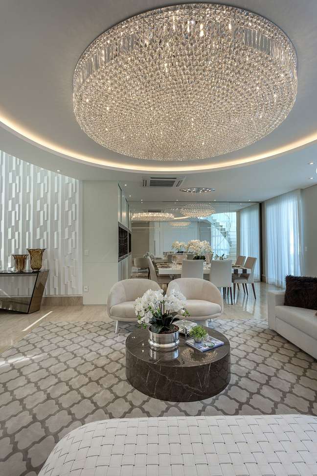 20. Brown Marble Coffee Table – Photo Iara Kilairs 20. Brown Marble Coffee Table – Photo Iara Kilairs