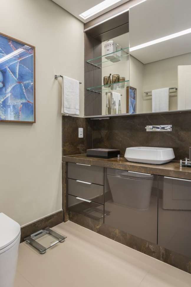 29. Absolute brown marble with white vat – Photo Rogerio Galli 29. Absolute brown marble with white vat – Photo Rogerio Galli