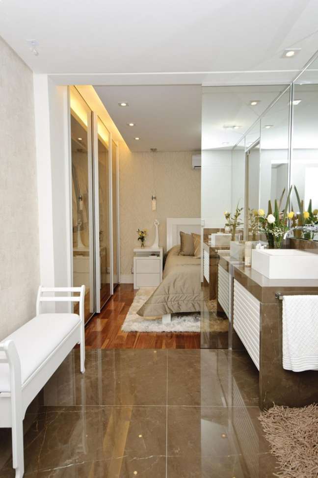 11. Brown marble bathroom sink suite – Photo Erica Salguero 11. Brown marble bathroom sink suite – Photo Erica Salguero