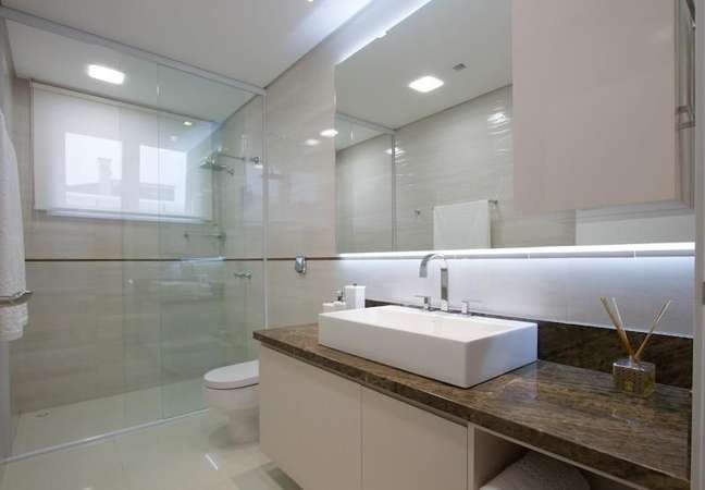 23. Bathroom with brown marble finish – Photo Studio KZA 23. Bathroom with brown marble finish – Photo Studio KZA