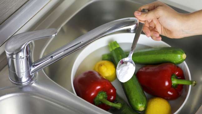 Find out how to disinfect fruits, vegetables and greens the right way!