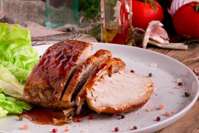 Sirloin steak with fruit and pepper sauce Sirloin steak with fruit and pepper sauce