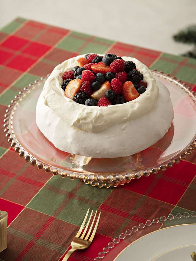 Pavlova: see the recipe for this delicate dessert for Christmas