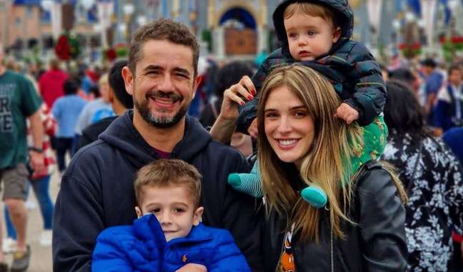 Why didn’t Rafa Brites bring a nanny on a family trip?  The presenter brings the reason to light.  Look!