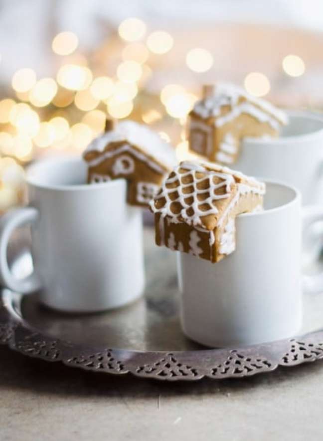 Mini gingerbread houses in cups Mini gingerbread houses in cups