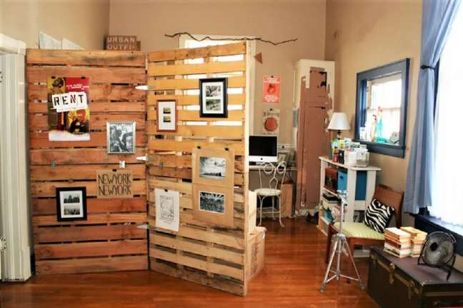 Room Divider - Need some privacy? Once you make this super easy wooden pallet divider, you'll wonder why you didn't do it sooner. Just four pallets make up this freestanding room divider. Tons of space on the divider provides ample room to screw in clips and display your favorite family and vacation photos, plus trivia, postcards, and theater tickets. Room Divider - Need some privacy? Once you make this super easy wooden pallet divider, you'll wonder why you didn't do it sooner. Just four pallets make up this freestanding room divider. Tons of space on the divider provides ample room to screw in clips and display your favorite family and vacation photos, plus trivia, postcards, and theater tickets.