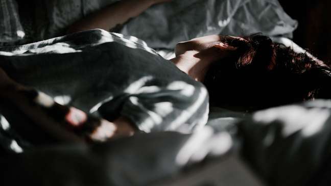 Weird dreams are explained by AI-based theory