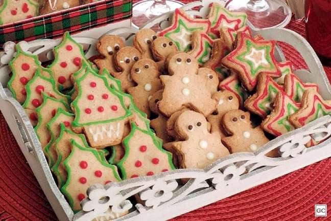 Almond cookies decorated for Christmas – Photo: Guia da Cozinha