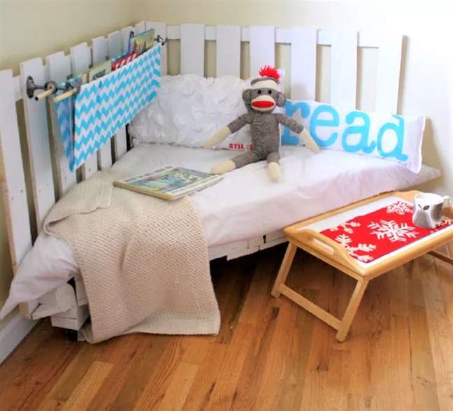 Reading Nook - Your child will love spending hours with books in this triangular wooden reading nook. All it takes is a few pallets and wheels to get this cheerful addition to any child's room started. Since this is a child, pay particular attention to the condition of the surface of the boards. Fill the holes with wood putty, remove staples and plane chips or sand and other sharp points. Reading Nook - Your child will love spending hours with books in this triangular wooden reading nook. All it takes is a few pallets and wheels to get this cheerful addition to any child's room started. Since this is a child, pay particular attention to the condition of the surface of the boards. Fill the holes with wood putty, remove staples and plane chips or sand and other sharp points.