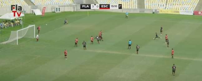 Petkovic repete gol histórico de falta no Maracanã
