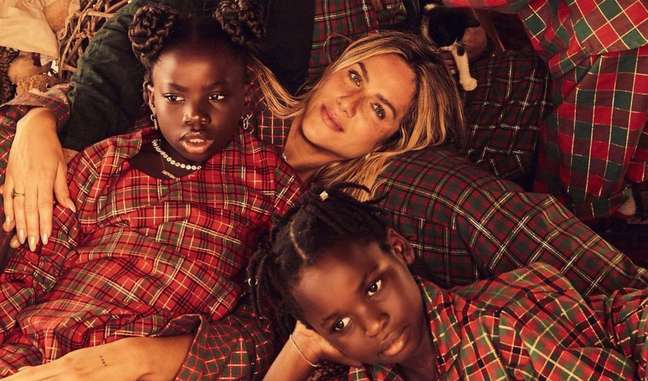 Giovanna Ewbank and Bruno Gagliasso combine looks with children on 1st Christmas at the family ranch