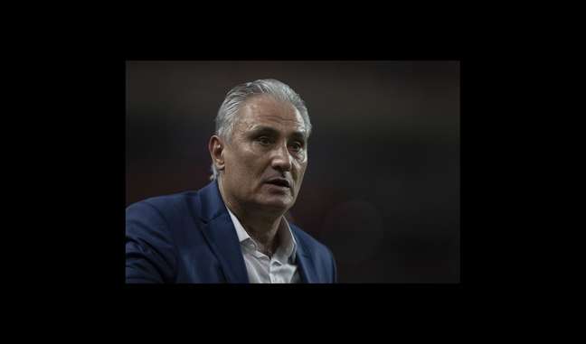 Tite is robbed and the thieves argue with the coach about the 2022 World Cup.