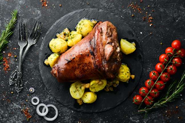 Roasted ham with potatoes Roasted ham with potatoes
